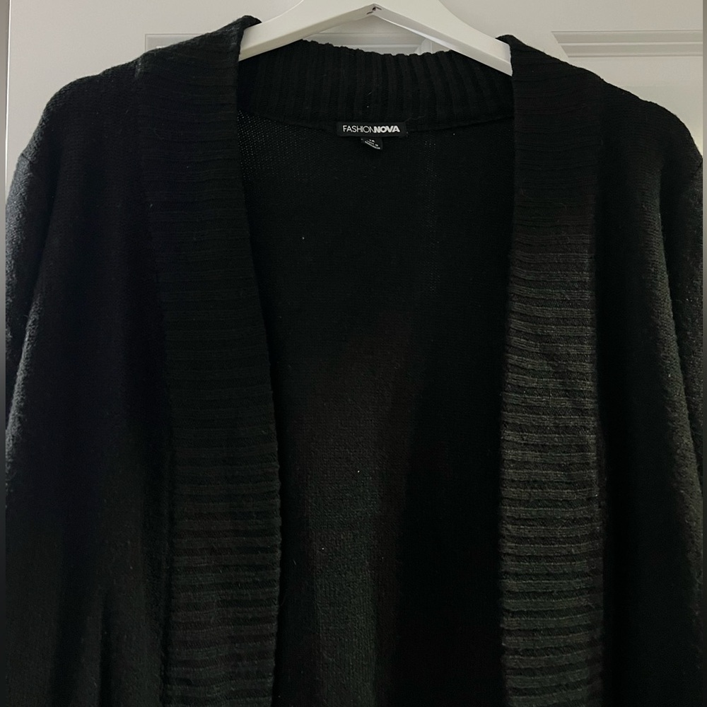Lightly Worn! Women’s Fashion Nova Black Open-Front Cardigan Sweater - Picture 2 of 6